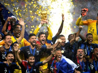 世界杯-法国4-2克罗地亚 时隔20年后再度举起大力神杯！