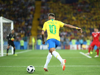 内马尔：当我站起来时 巴西才能和我站起来