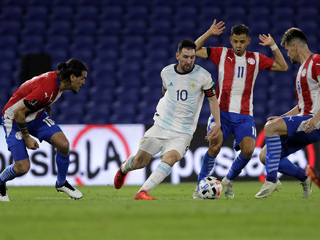 世预赛-梅西进球被吹 阿根廷1-1巴拉圭暂登顶